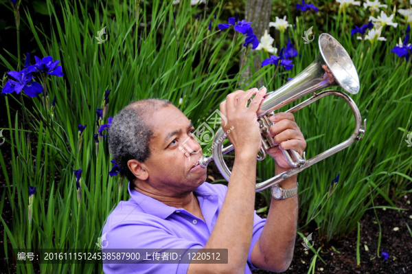 爵士音樂家。