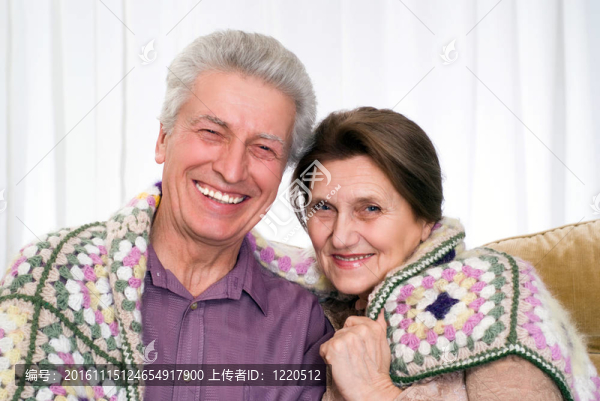 幸福的老夫婦在一起