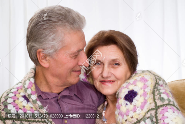 幸福的老夫婦在一起