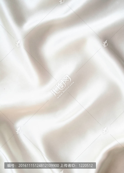 以流暢的優(yōu)雅的白色絲綢為背景