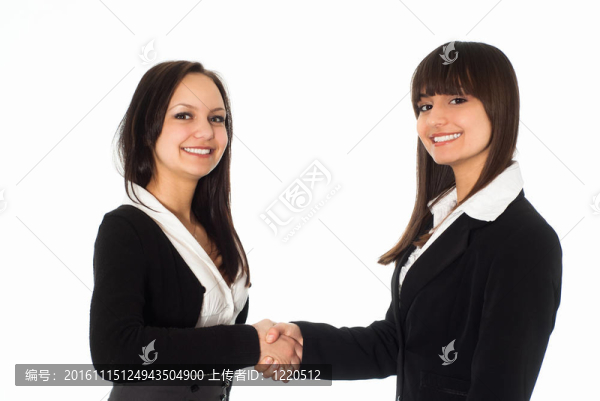 穿黑色西裝的女孩