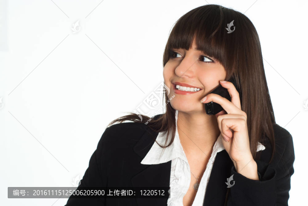 女孩在電話里交談