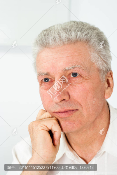 嚴(yán)肅的人的肖像