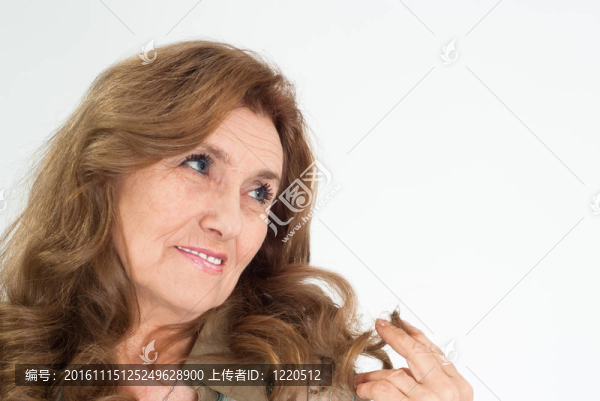 一個藍色的漂亮的老婦人
