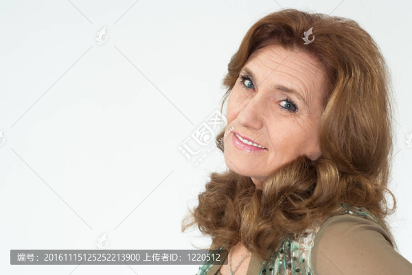 一個藍色的漂亮的老婦人