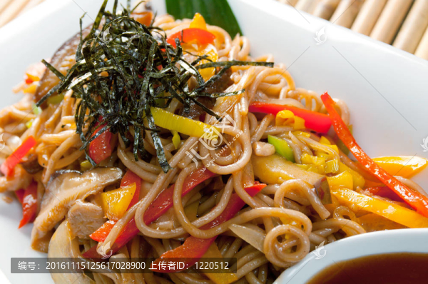 雞肉蔬菜面條