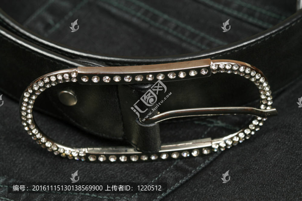 鑲嵌鋯石的帶扣