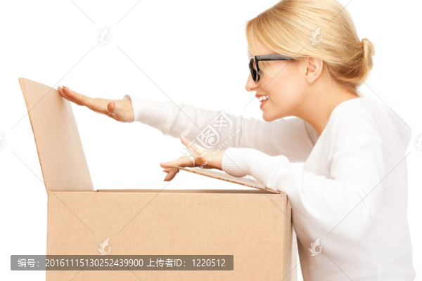 漂亮的女商人紙板箱