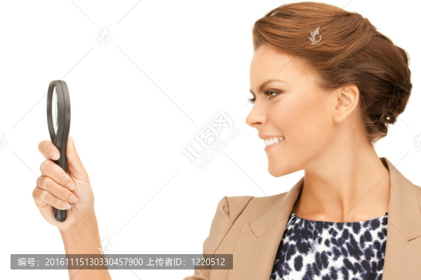 帶放大鏡的女人