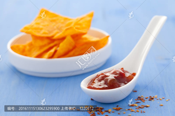 莎莎傾角和玉米片