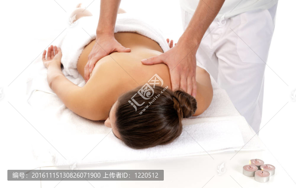 陌生女人接受按摩放松治療男性手特寫
