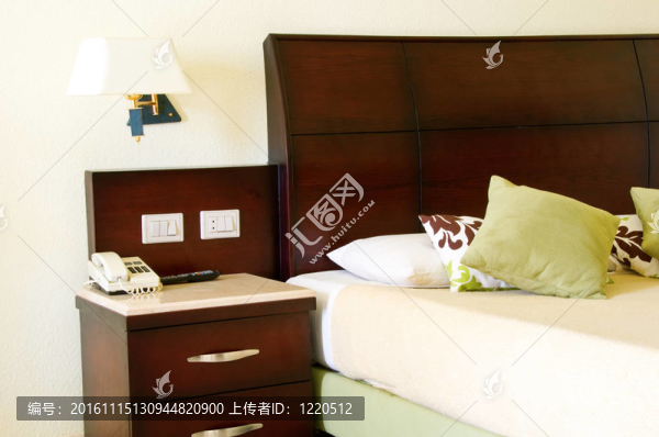 酒店的床