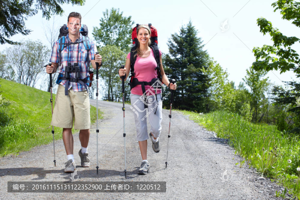 徒步旅行的人