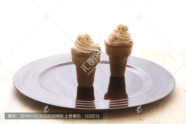 蛋卷冰淇凌蛋糕