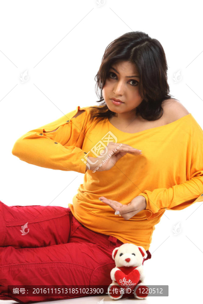 帶泰迪熊的女人