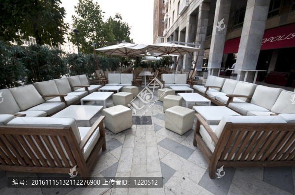 扶手椅和戶外酒吧和餐廳的椅子