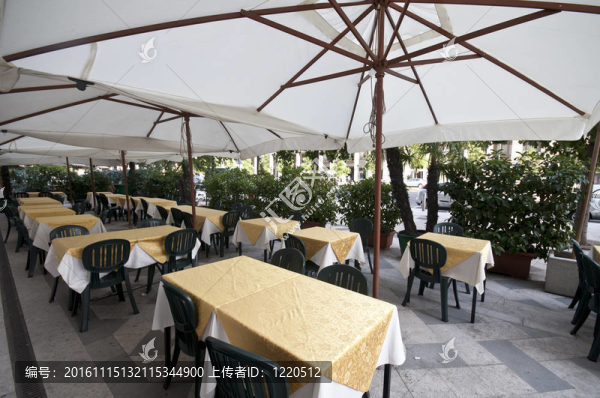 扶手椅和戶外酒吧和餐廳的椅子