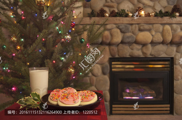 圣誕現(xiàn)場有餅干和牛奶