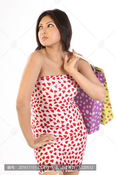 帶購物袋的女人