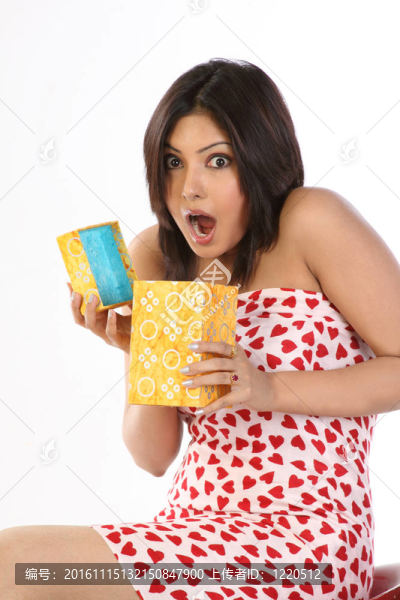 女人震驚的禮品盒
