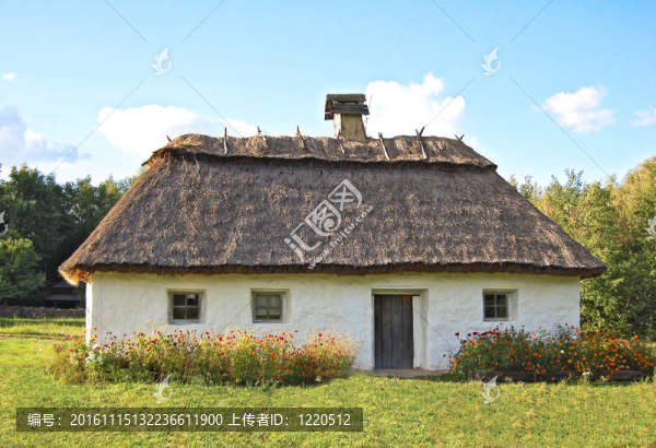 在古代carpatian森林小屋