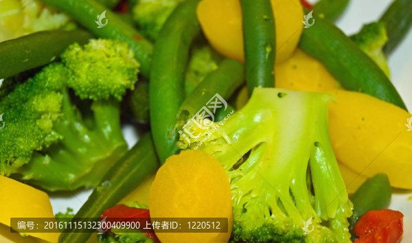 鮮蒸青菜青豆；Broccoli黃蘿卜