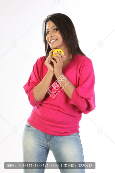 微笑球的女人