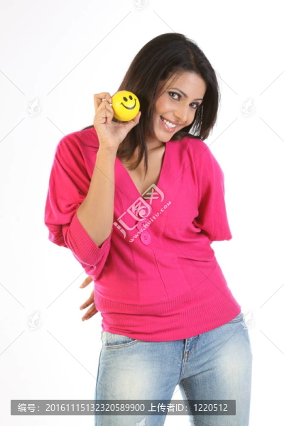 印度少女面帶微笑球