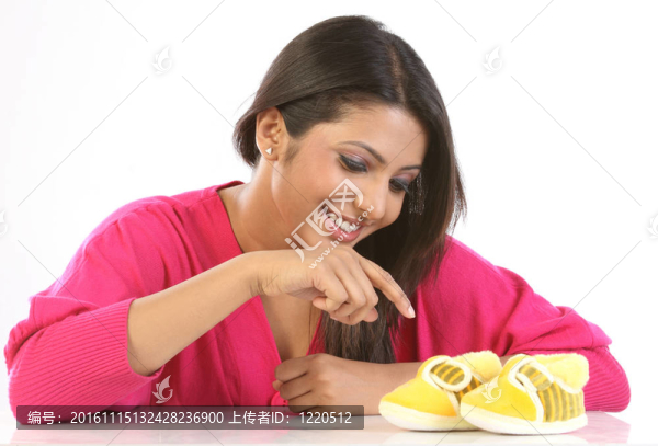 看到小鞋的女人