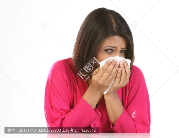 女人打噴嚏的手帕
