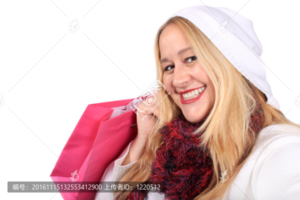 在冬季穿的金發(fā)女郎