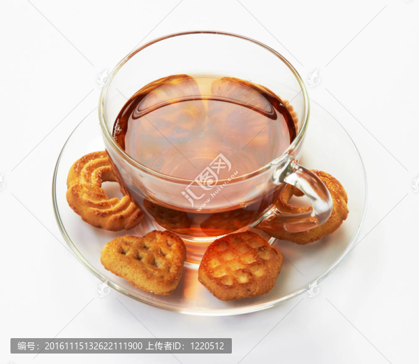 一杯帶餅干的熱茶