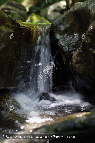 山溪流水