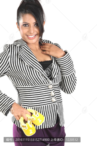 帶嬰兒鞋的女人