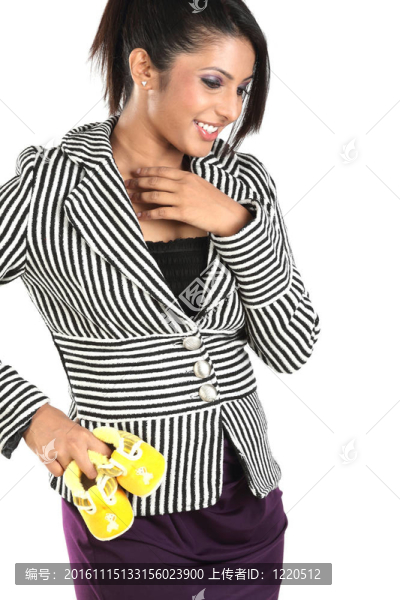 帶嬰兒鞋的女人