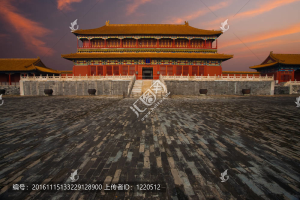 日出紫禁城建筑濕地板