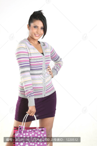 帶購(gòu)物袋的女人