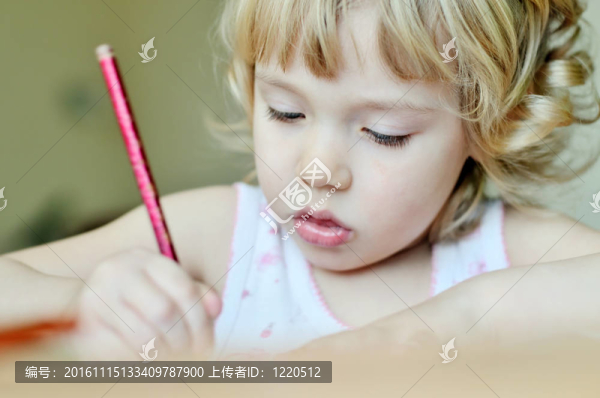 小畫的女孩