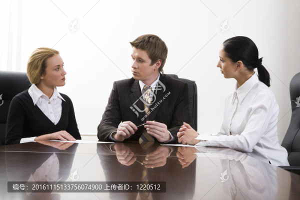 嚴(yán)肅的討論