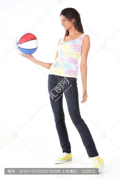 婦女站在籃球-匯圖網(wǎng) www.fosd68.com 婦女站在籃球