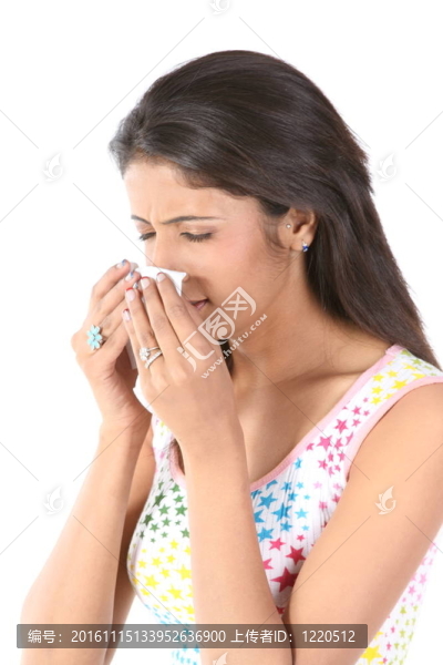 在組織里吹的十幾歲的女孩