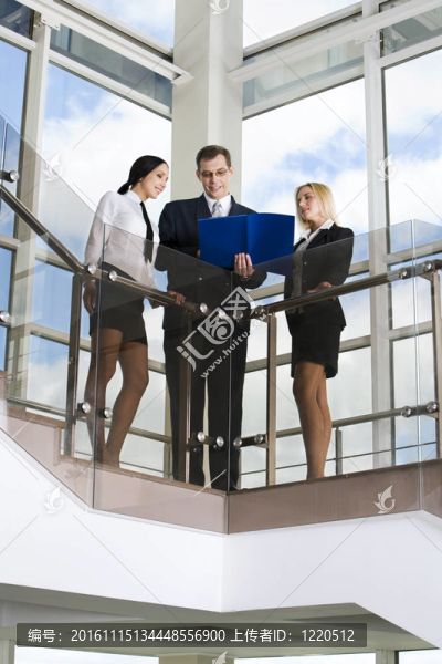 顯示的字母-匯圖網(wǎng) www.fosd68.com 顯示的字母