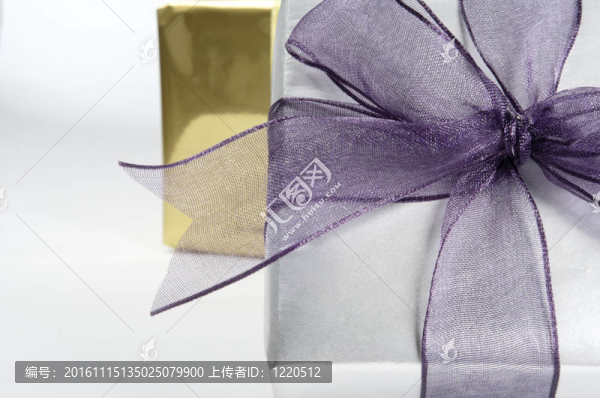 帶絲帶的禮品盒