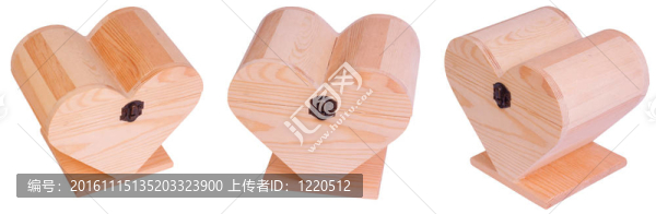 與白色背景隔絕的木制壁爐盒