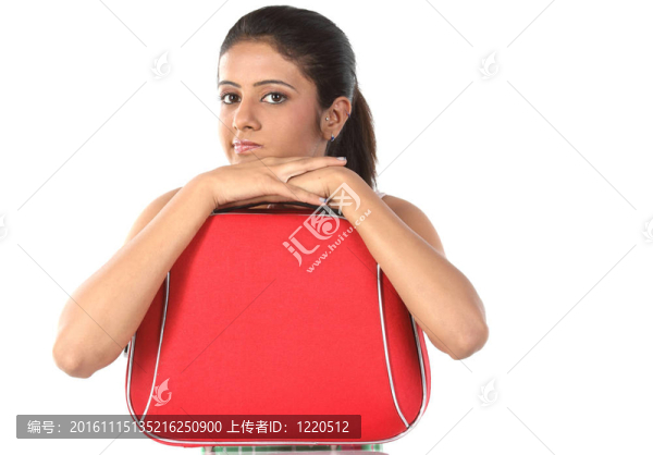帶手提箱的少女