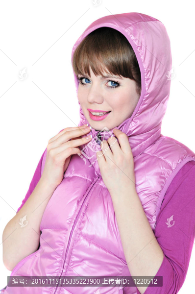 穿暖和衣服的女孩