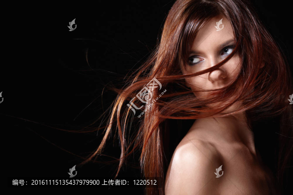 飛揚(yáng)的頭發(fā)