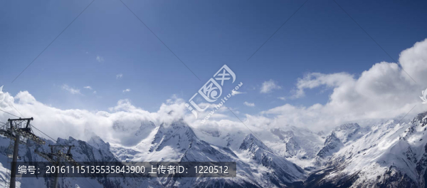 全景的高加索山脈