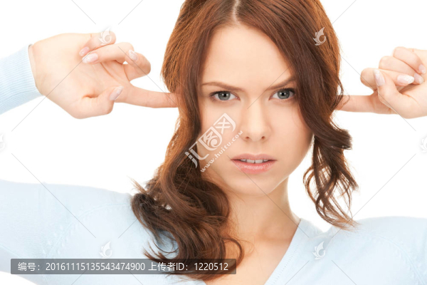 耳朵手指的女人
