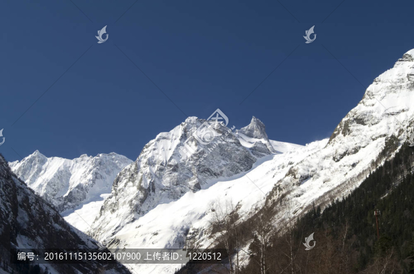 高加索山脈。sofrudzhu。